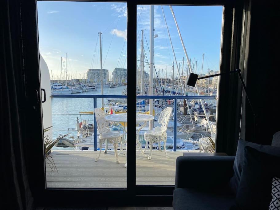 Apartment Seascape - Floating At Marina With Free Parking