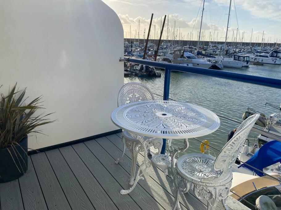 Seascape - Floating At Marina With Free Parking Apartment
